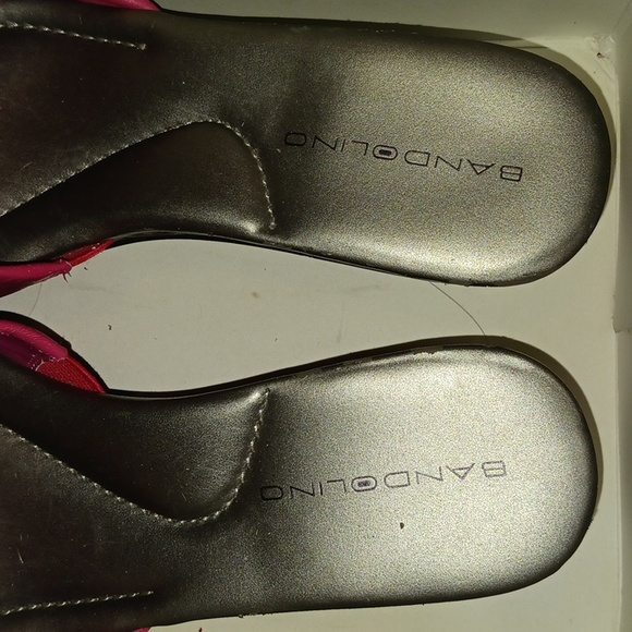 Bandolino Slip-On Wedges Leather - Like New - Picture 13 of 16